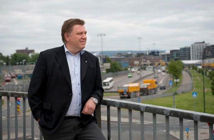 NLF-direktør Geir A. Mo er bekymret for trafikksikkerheten. Mange utenlandske lastebilsjåfører har slett ikke riktig kompetanse til å føre tunge kjøretøy. Foto: NLF