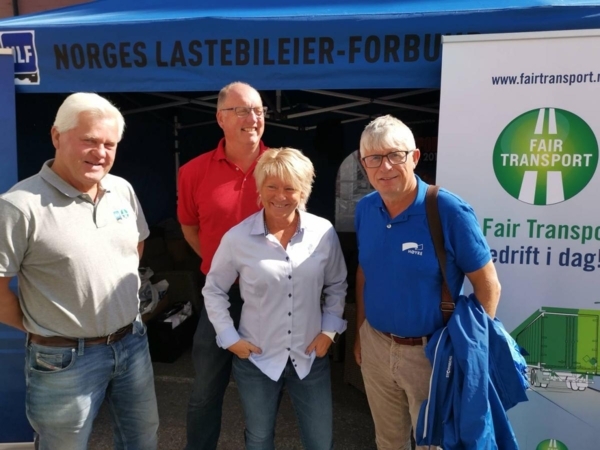 Påtroppende Fylkesordfører på NLF stand under Arendalsuka