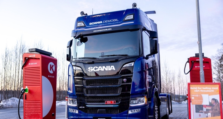 ELEKTRISK LASTEBIL: NLFs digitale sending gir deg alt du trenger å vite om elektriske lastebiler. Møtet starter tirsdag 25. mars klokken 14:00. Bildet er fra Circle K sin nyeste ladestasjon i Askim. Foto: Leander Falkenberg.